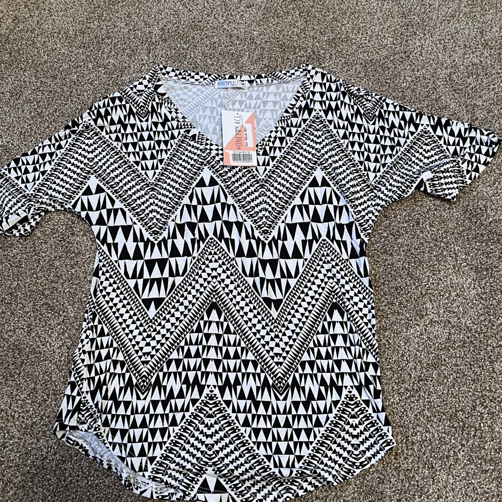 Honey and Lace San Diego XS Box Tee Black and White